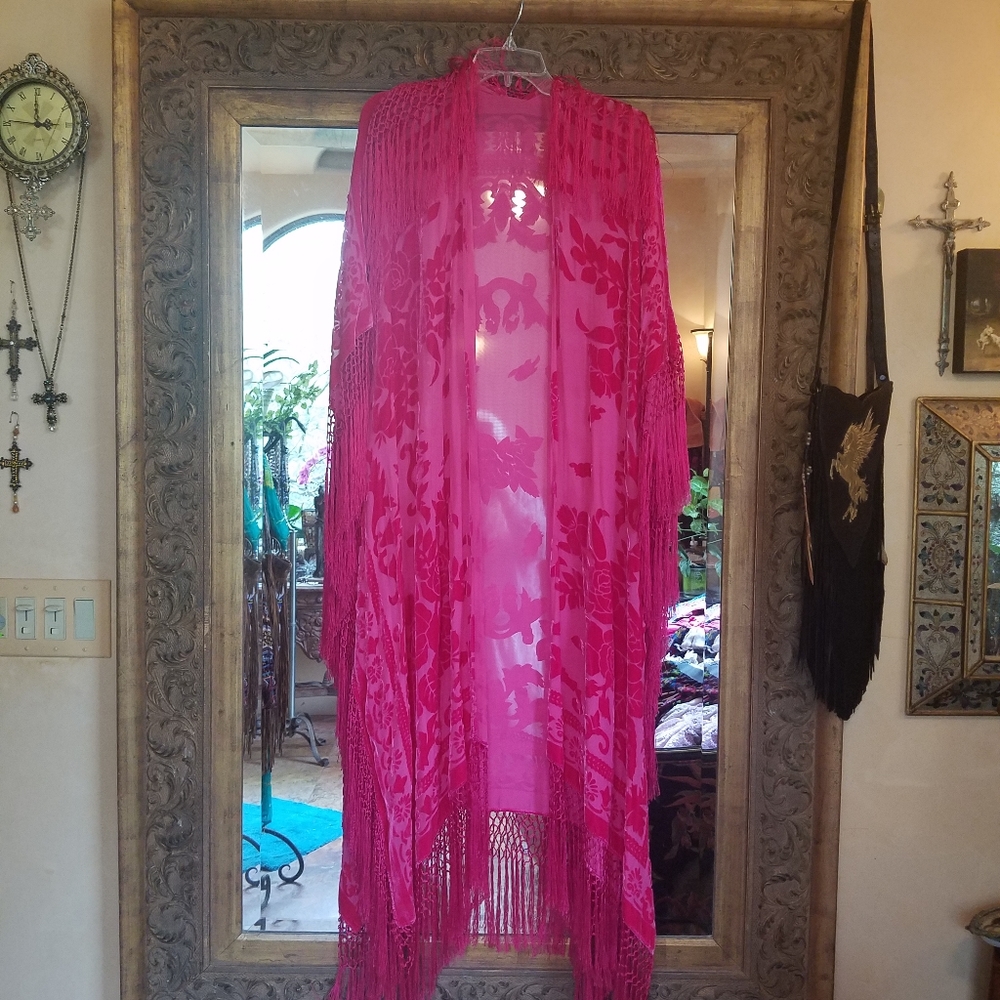 FABULOUS FABULOUS VELVET BURNOUT FRINGE KIMONO - Picture 2 of 7